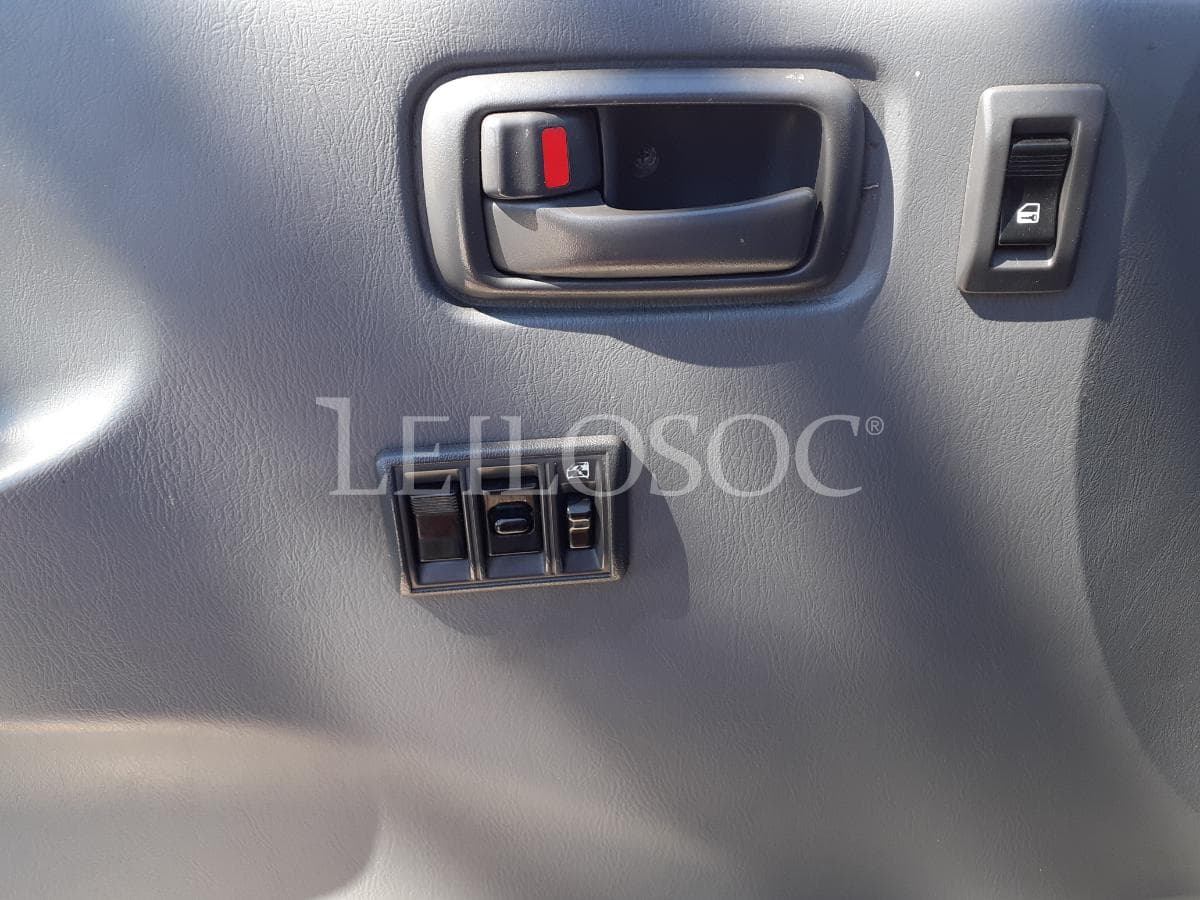 Toyota Hiace 2.5 · 9 Lugares · Ano 2003 — imagen 14