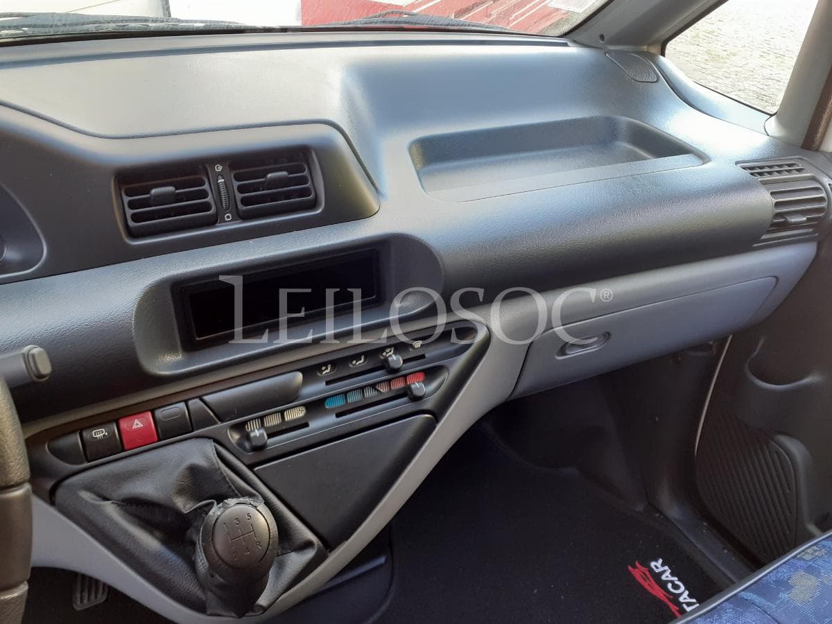 Peugeot Expert 1.9D · Ano 2001 · Caixa Isotérmica — image 15