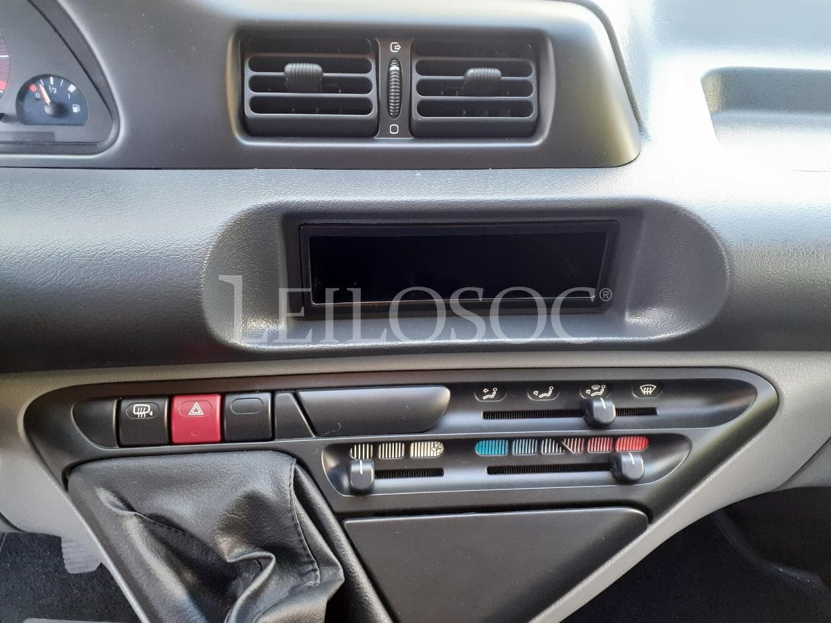 Peugeot Expert 1.9D · Ano 2001 · Caixa Isotérmica — image 17