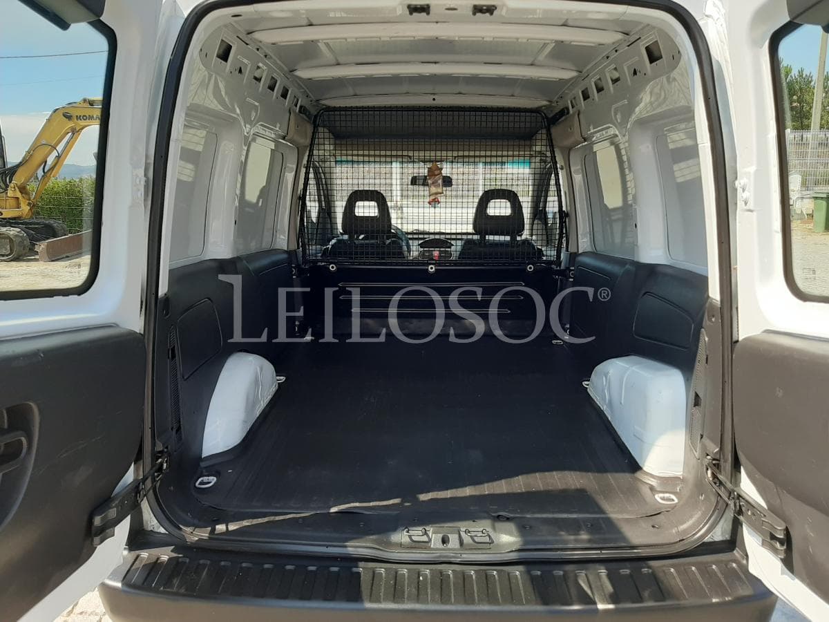 Opel Combo 1.7 CDTI · Ano 2010 — imagem 7