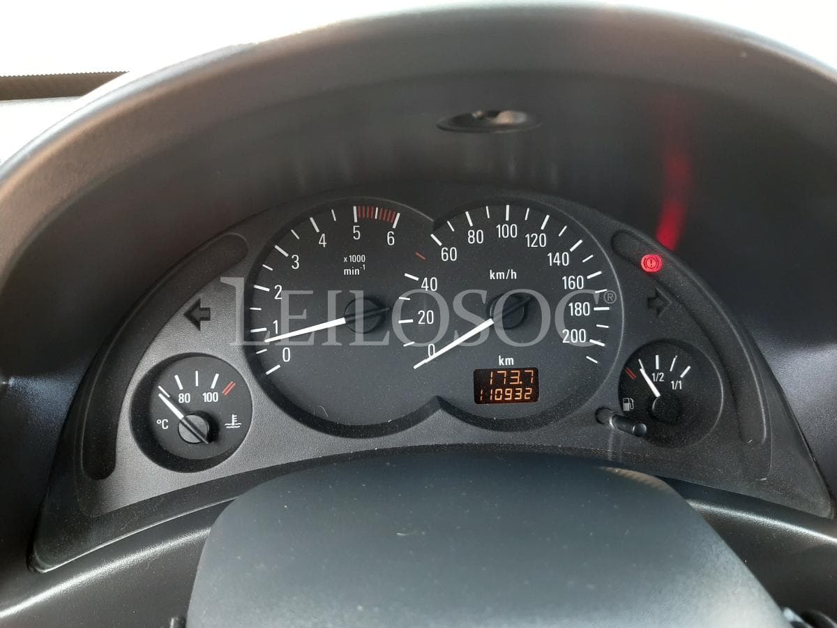 Opel Combo 1.7 CDTI · Ano 2010 — imagem 10