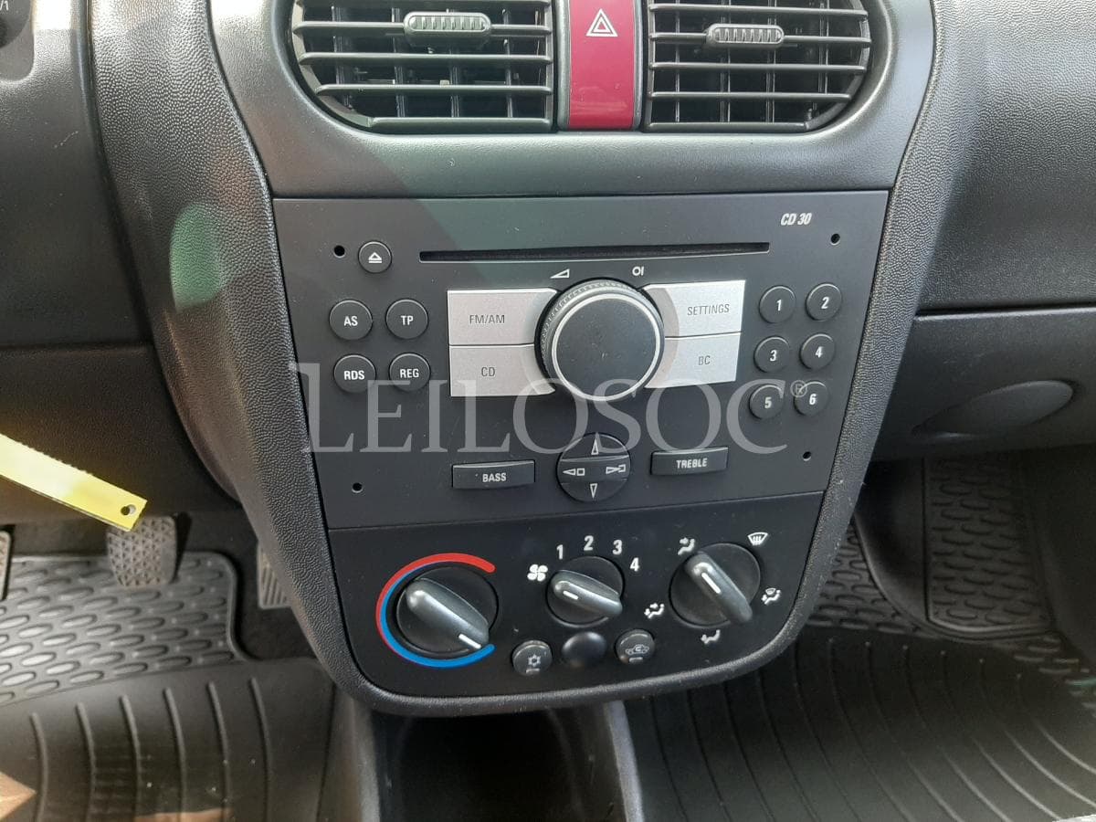 Opel Combo 1.7 CDTI · Ano 2010 — imagem 11
