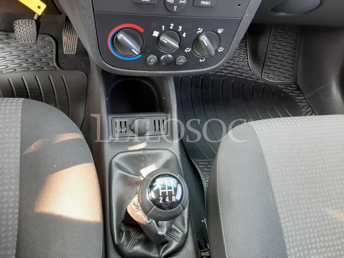 Opel Combo 1.7 CDTI · Ano 2010 — imagem 13