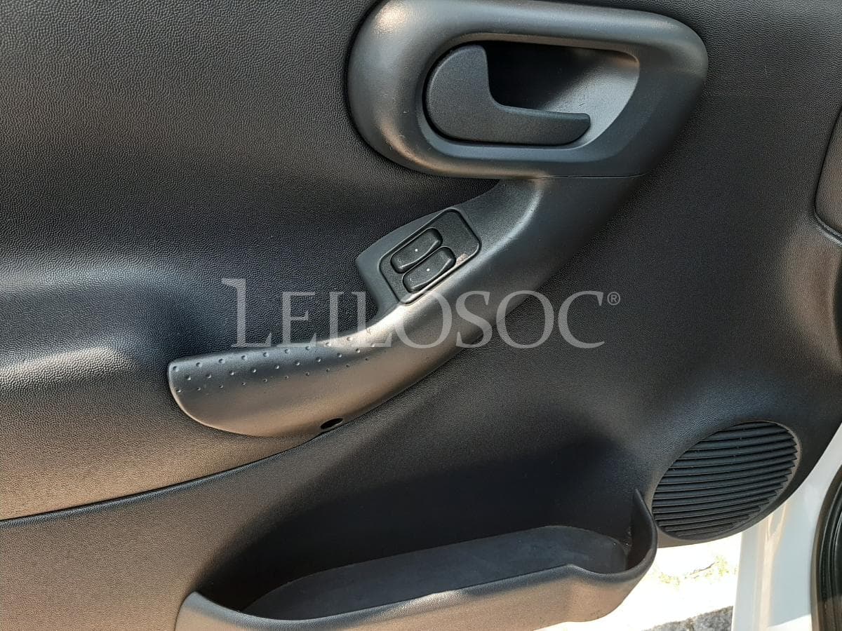 Opel Combo 1.7 CDTI · Ano 2010 — imagem 17