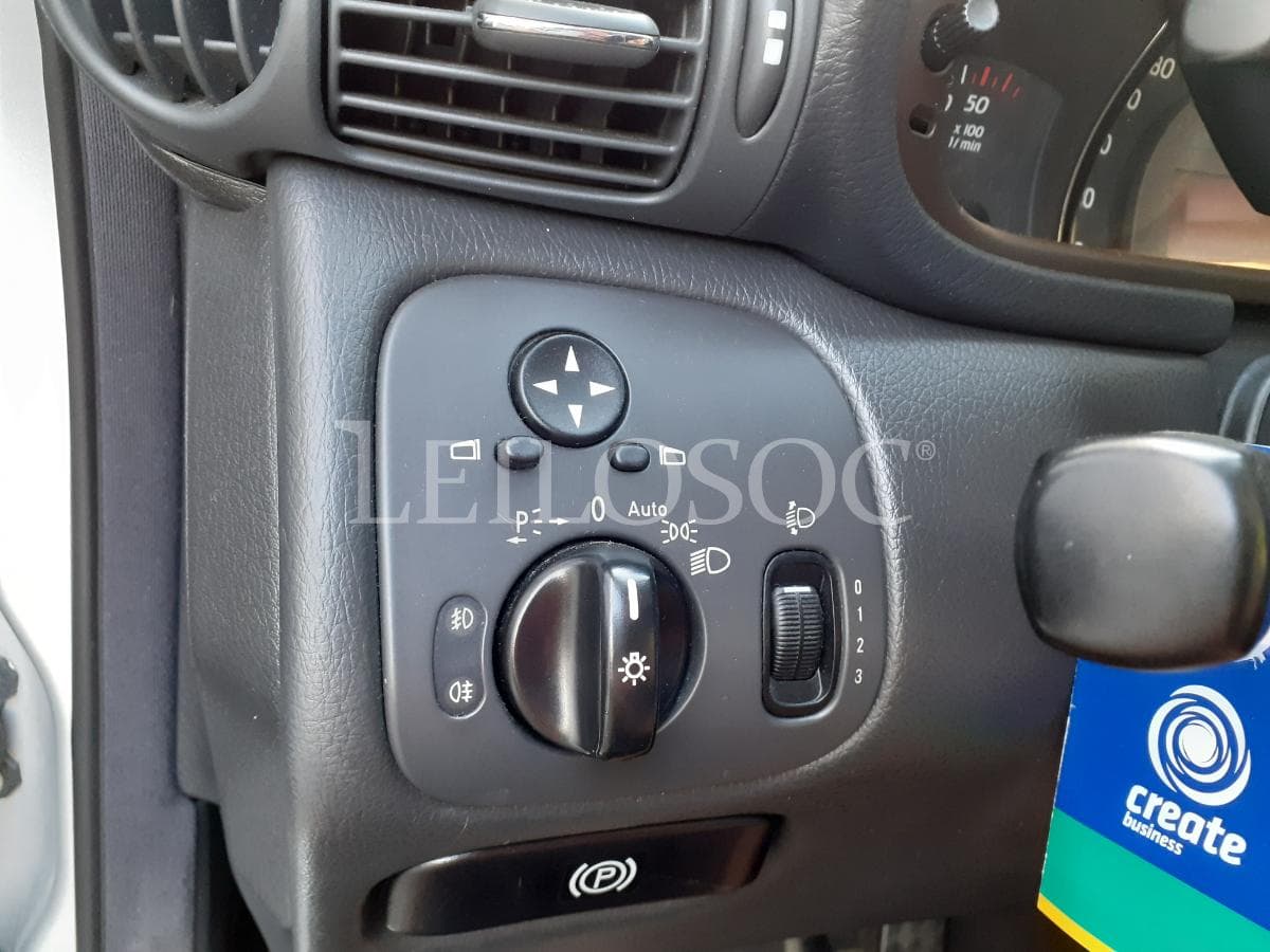 Mercedes-Benz C220 CDI Coupé · Ano 2001 — imagen 13