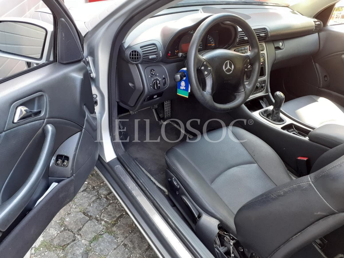 Mercedes-Benz C220 CDI Coupé · Ano 2001 — imagen 9