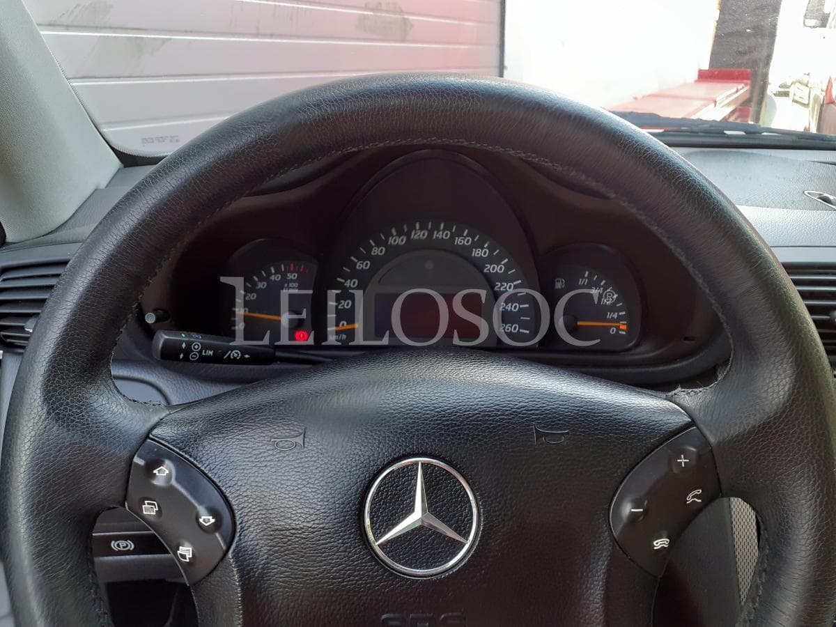 Mercedes-Benz C220 CDI Coupé · Ano 2001 — imagen 14