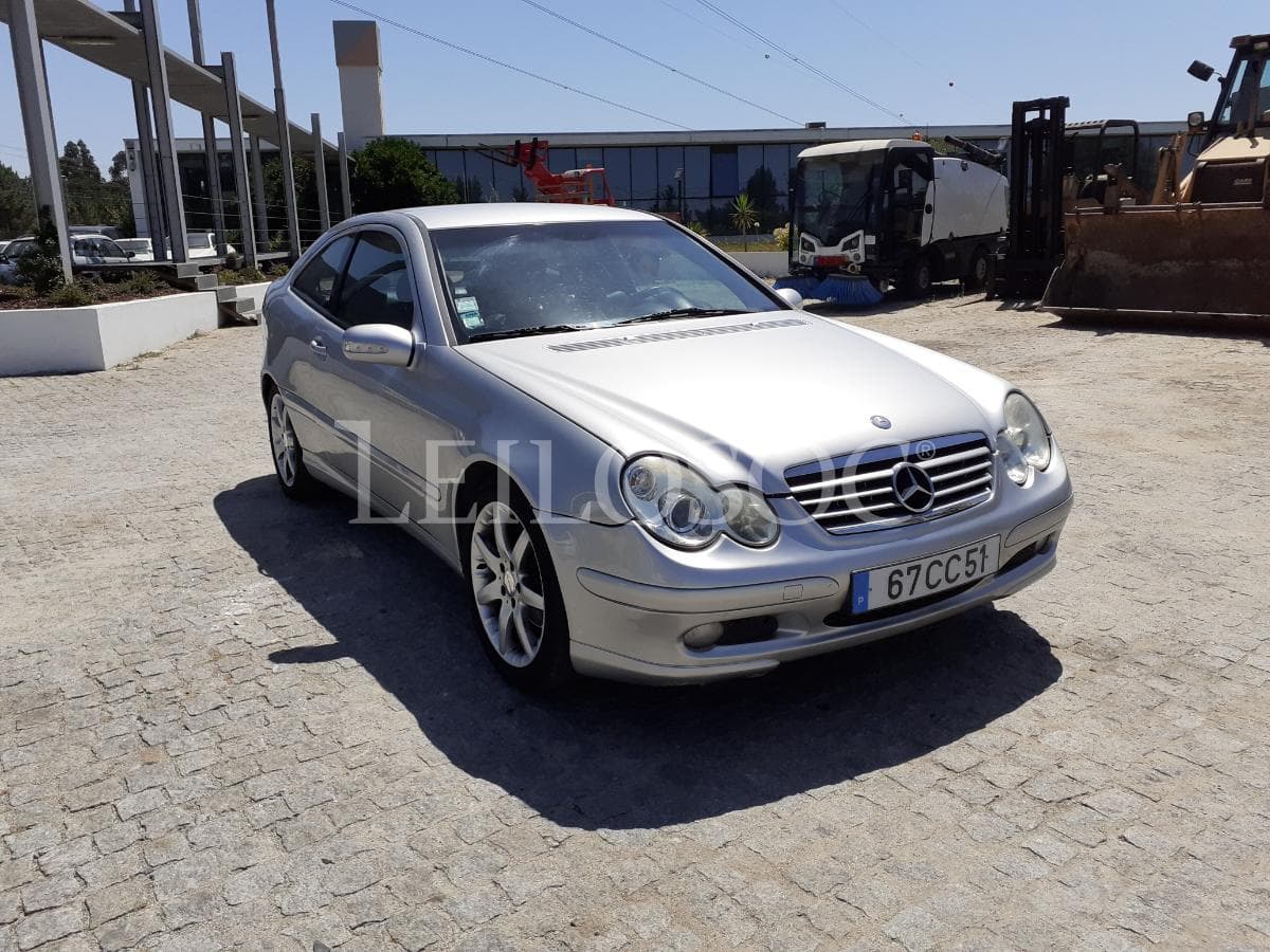 Mercedes-Benz C220 CDI Coupé · Ano 2001 — imagen 1