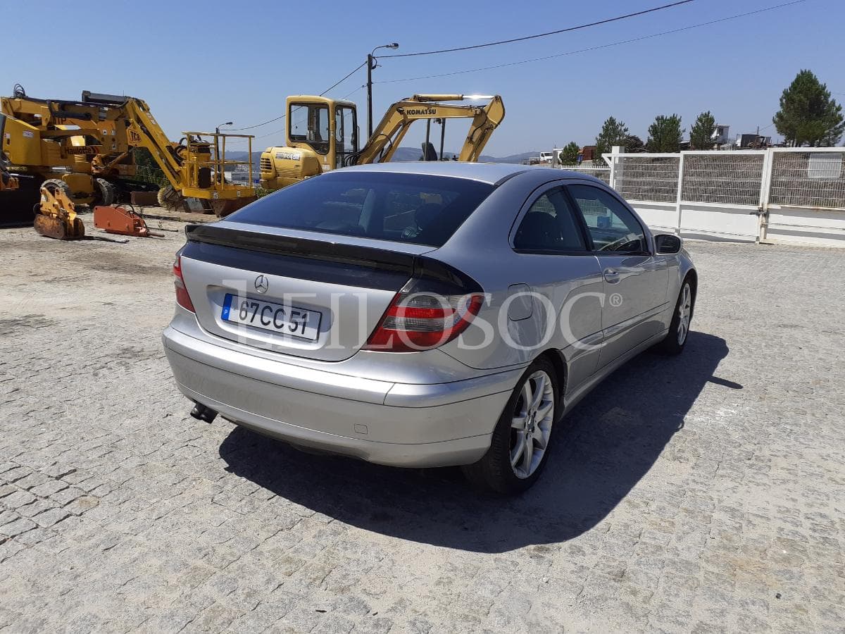 Mercedes-Benz C220 CDI Coupé · Ano 2001 — imagen 6