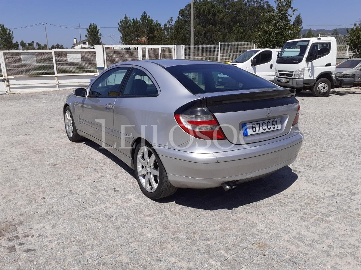 Mercedes-Benz C220 CDI Coupé · Ano 2001 — imagen 4