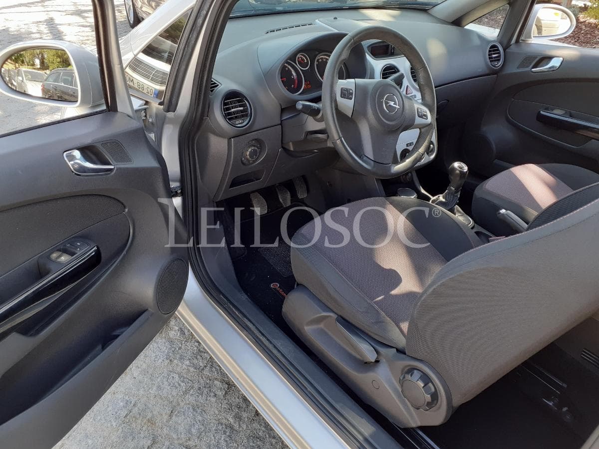 Opel Corsa Van 1.3 CDTI · Ano 2007 — imagem 8