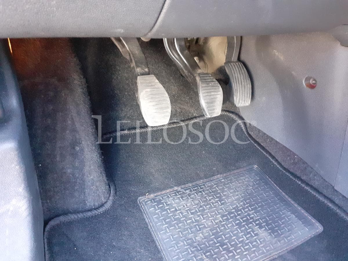 Opel Corsa Van 1.3 CDTI · Ano 2007 — imagem 16