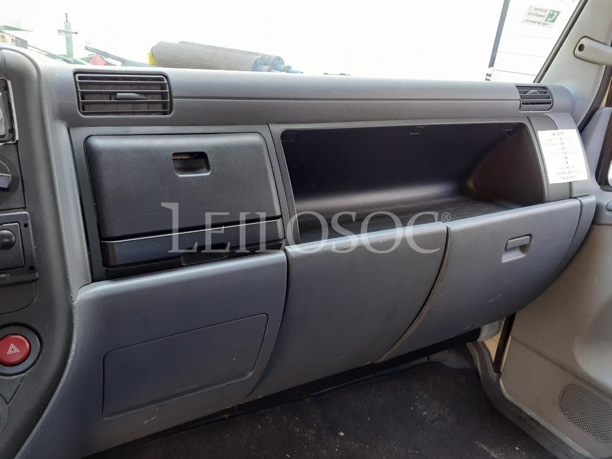 Mitsubishi Canter Fuso · Ano 2009 — imagem 8