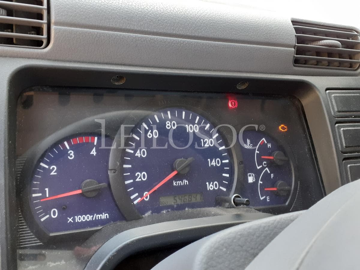 Mitsubishi Canter Fuso · Ano 2009 — imagem 9