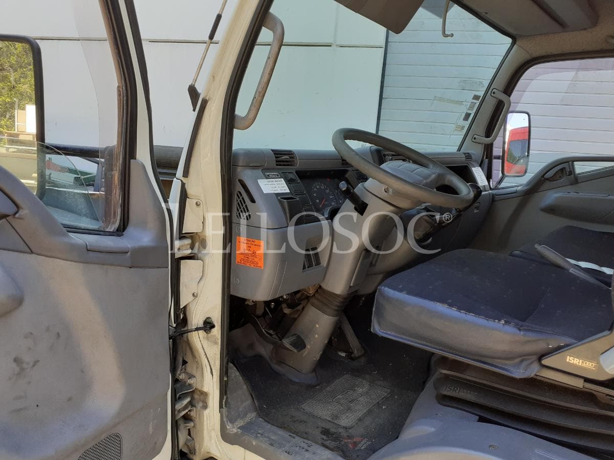 Mitsubishi Canter Fuso · Ano 2009 — imagem 7