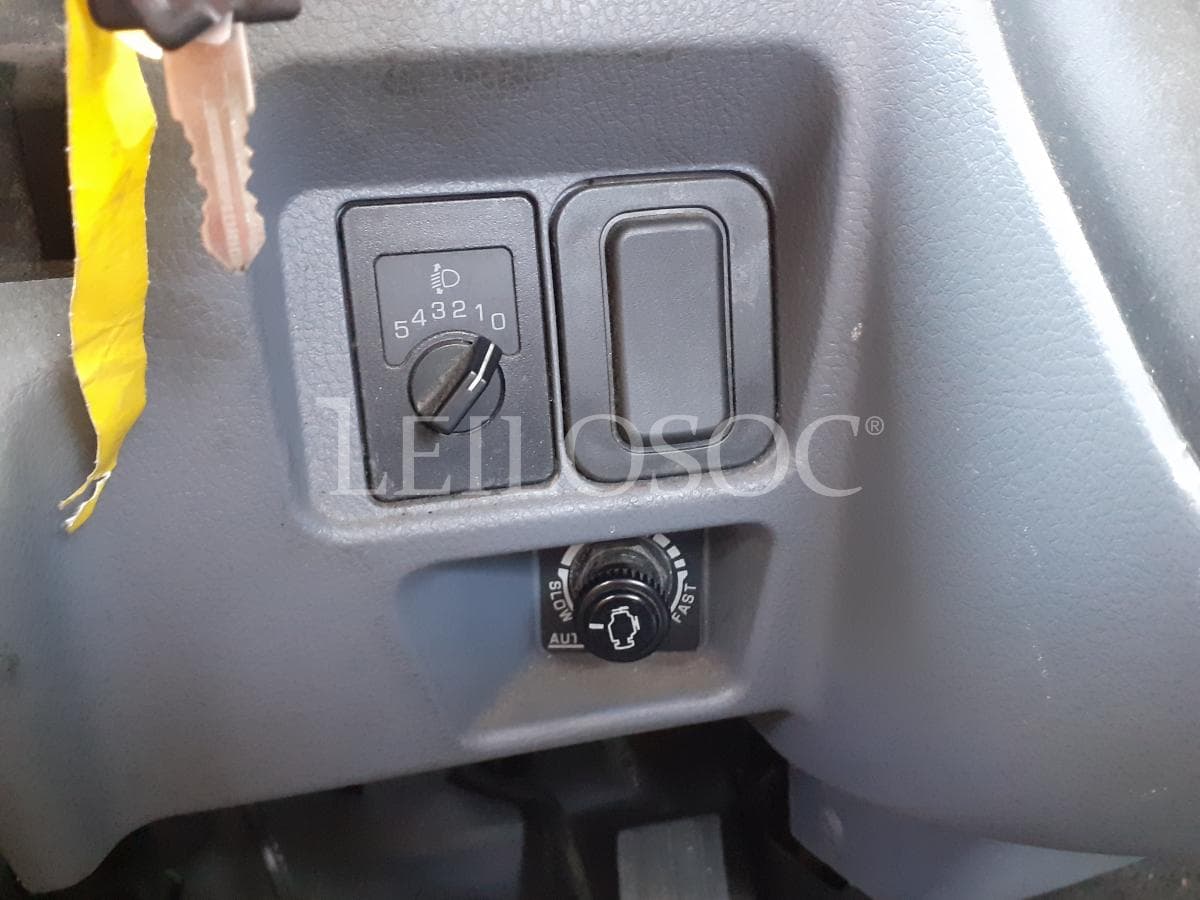 Mitsubishi Canter Fuso · Ano 2009 — imagem 11