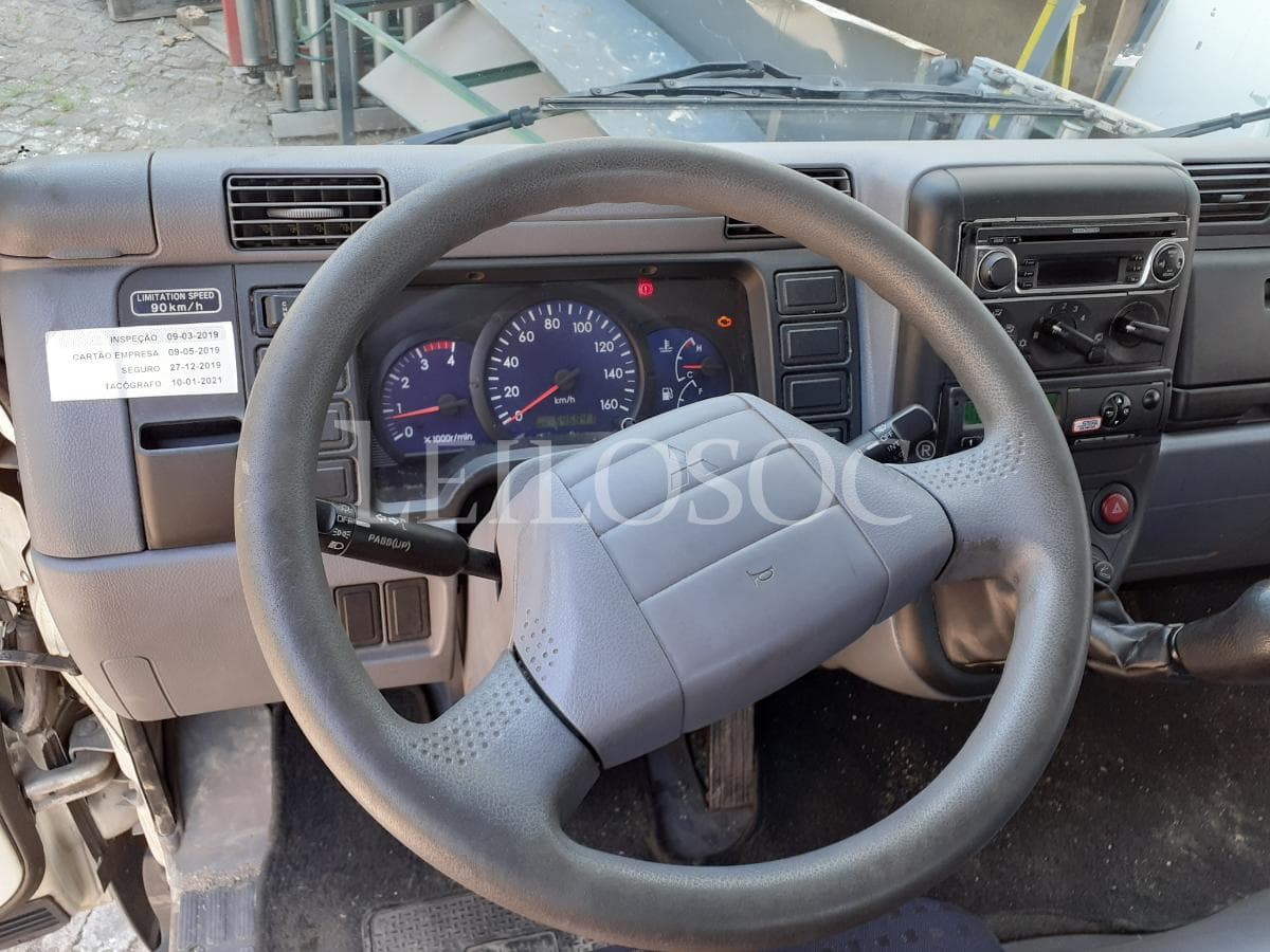 Mitsubishi Canter Fuso · Ano 2009 — imagem 12