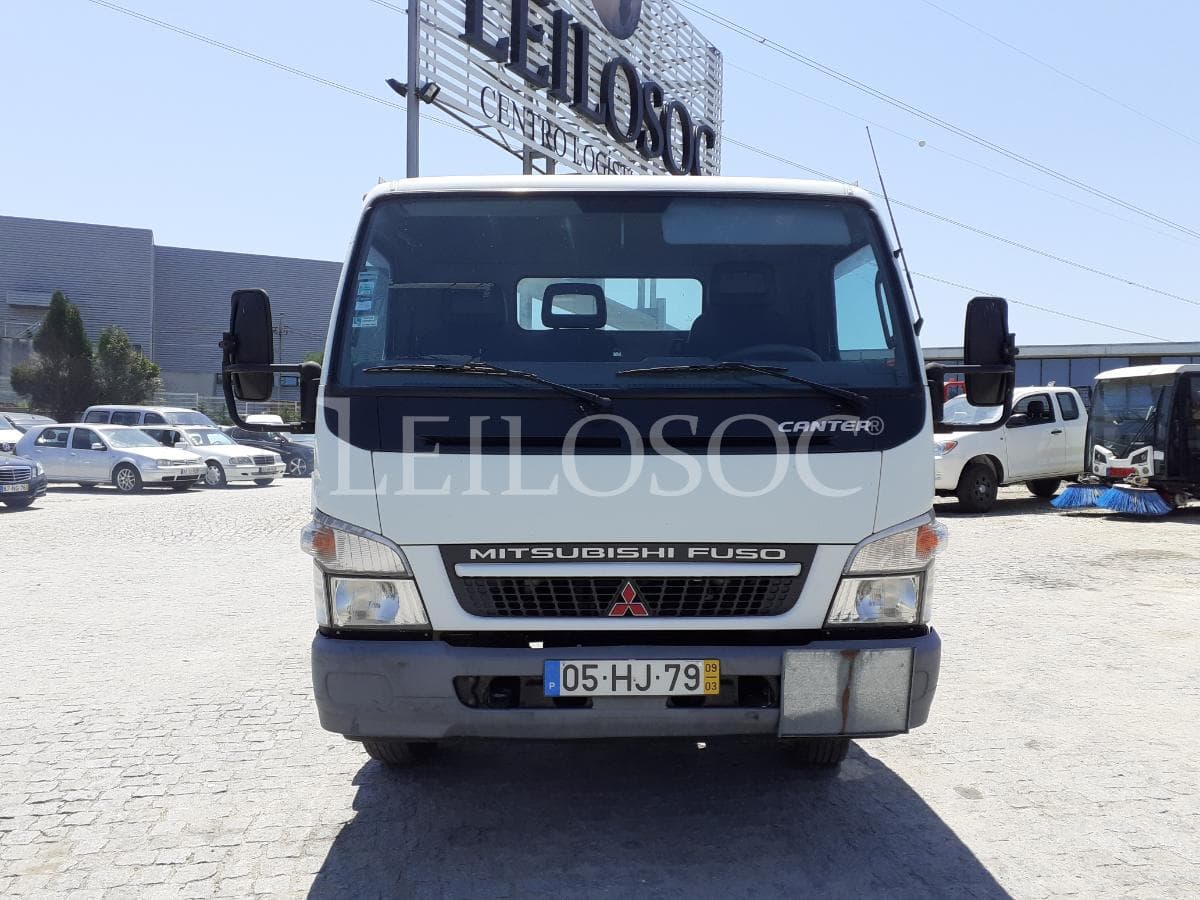 Mitsubishi Canter Fuso · Ano 2009 — imagem 2