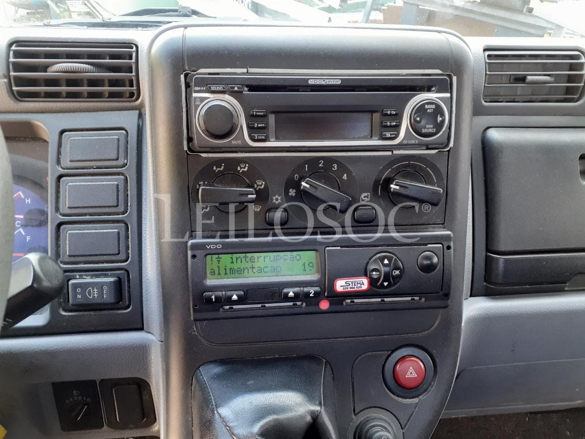 Mitsubishi Canter Fuso · Ano 2009 — imagem 14