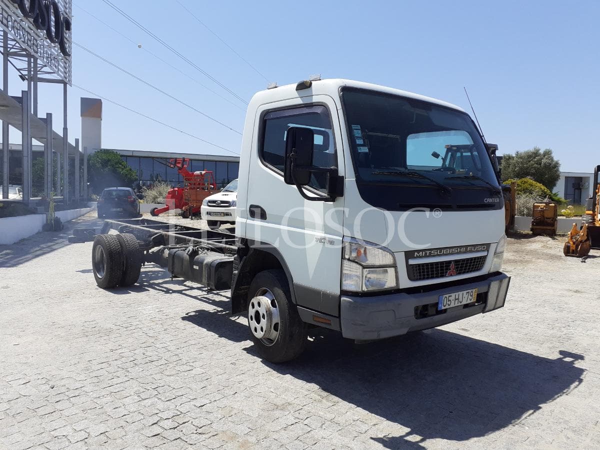 Mitsubishi Canter Fuso · Ano 2009 — imagem 1