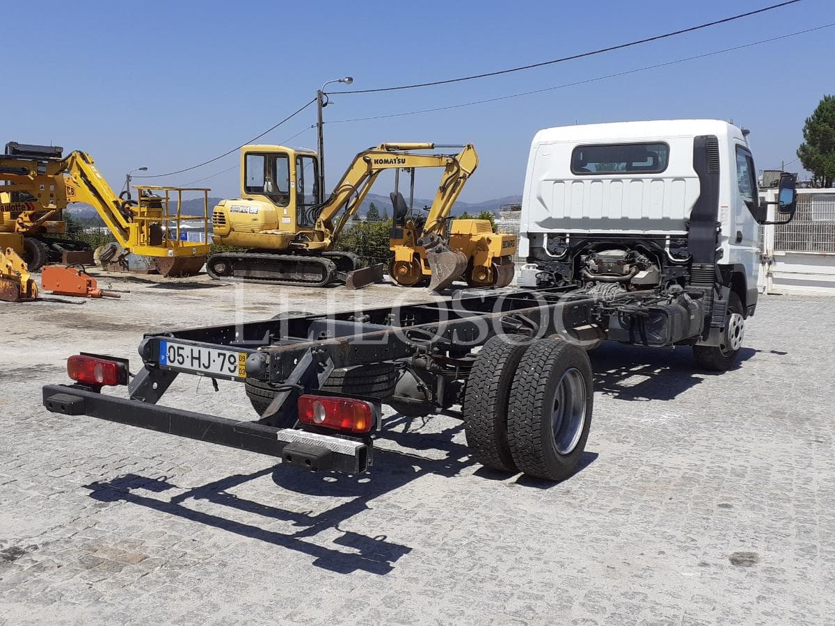 Mitsubishi Canter Fuso · Ano 2009 — imagem 4