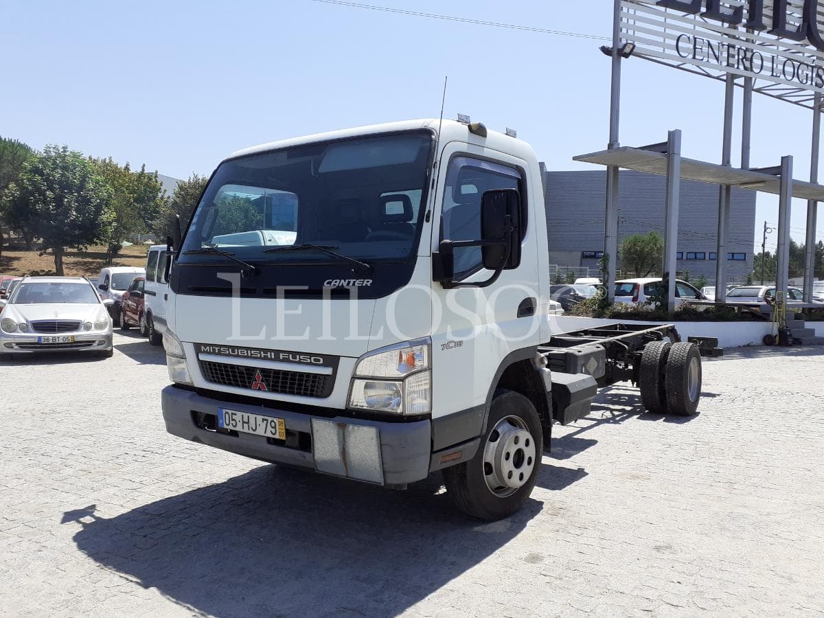 Mitsubishi Canter Fuso · Ano 2009 — imagem 3