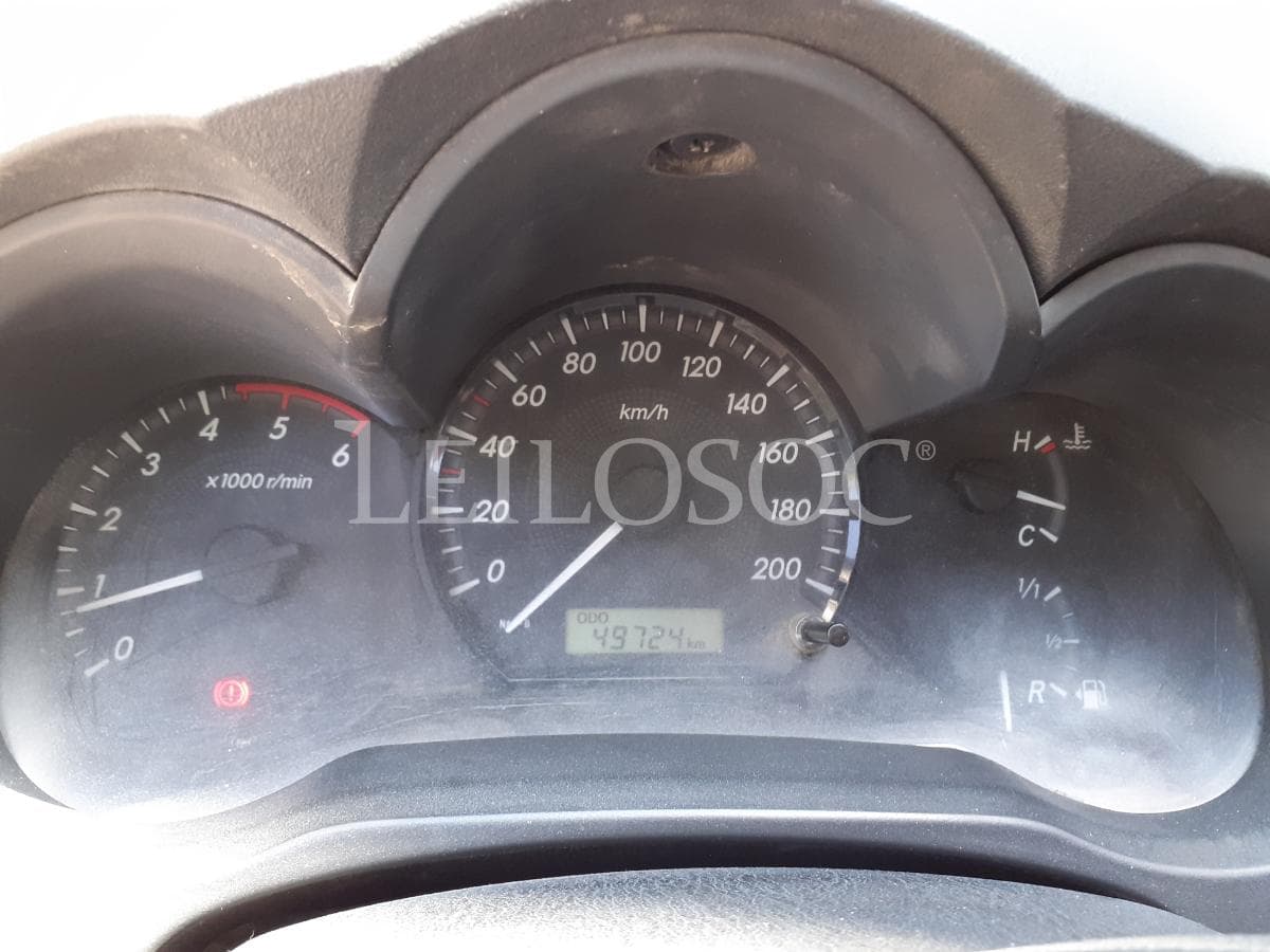 Toyota Hilux 2.5 D4D 4x4 · Ano 2013 — image 10