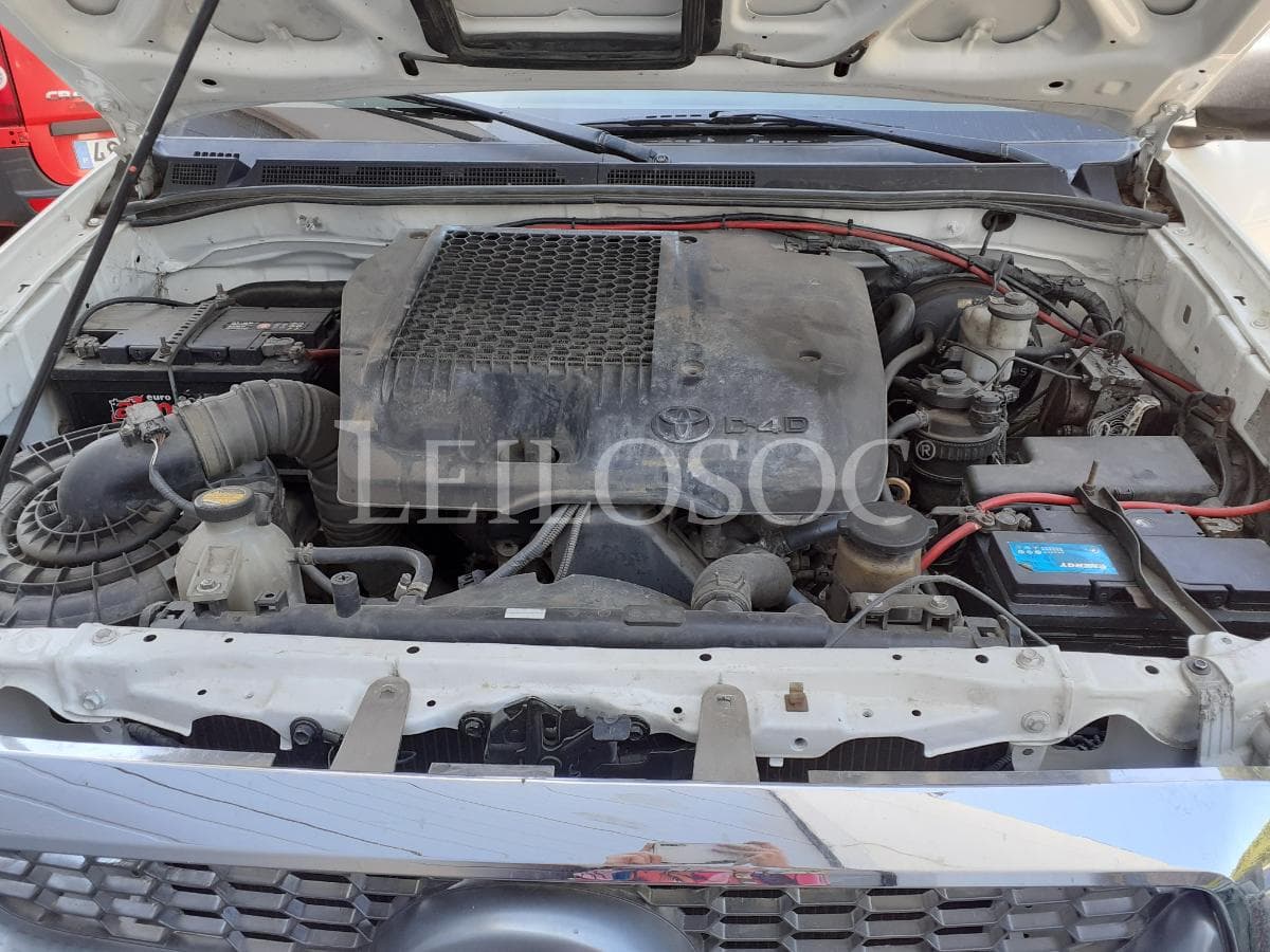 Toyota Hilux 2.5 D4D 4x4 · Ano 2013 — image 19