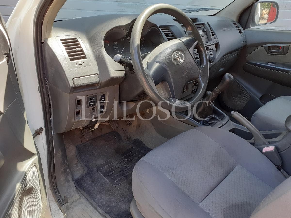 Toyota Hilux 2.5 D4D 4x4 · Ano 2013 — image 13