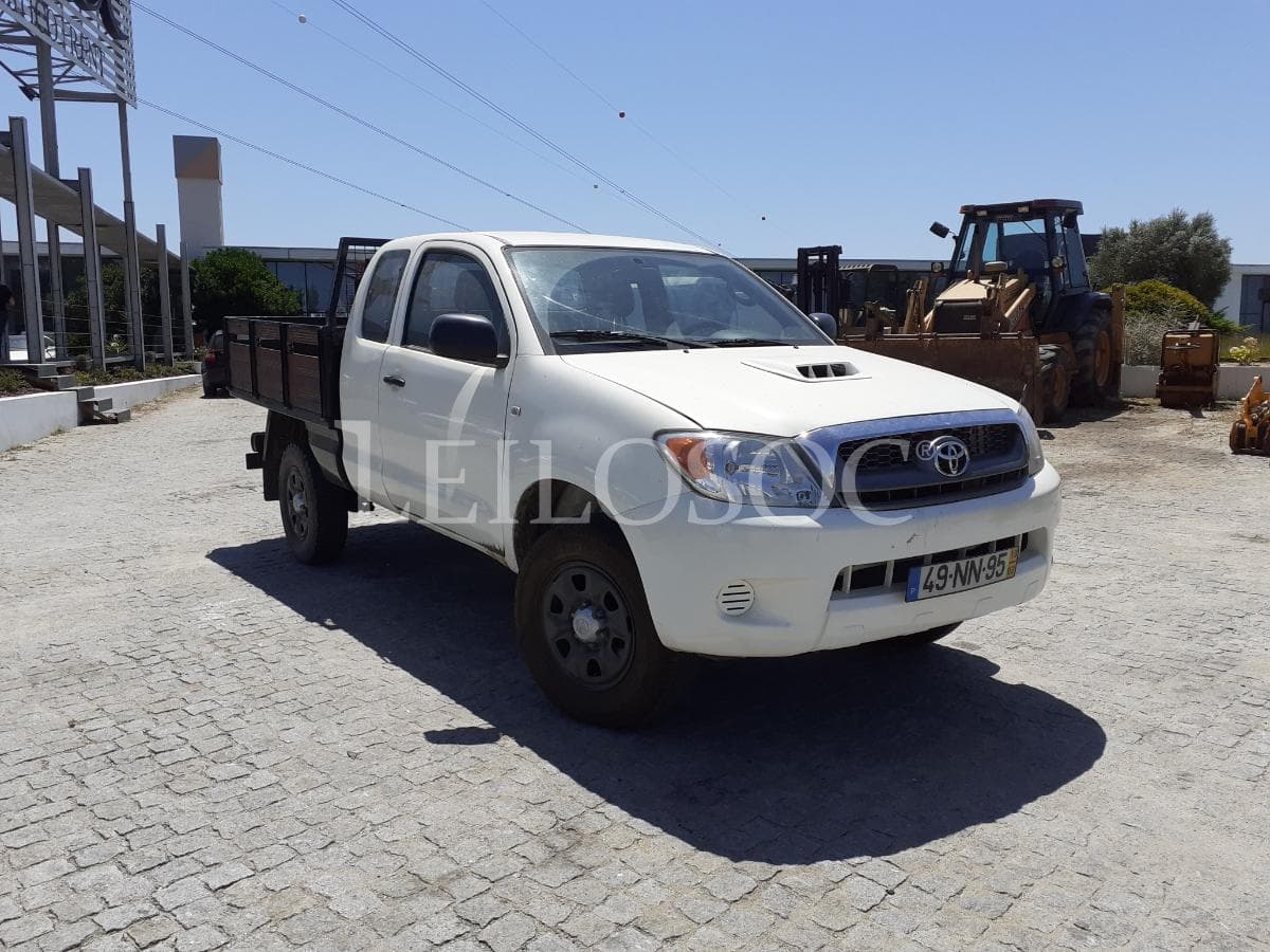 Toyota Hilux 2.5 D4D 4x4 · Ano 2013 — image 1