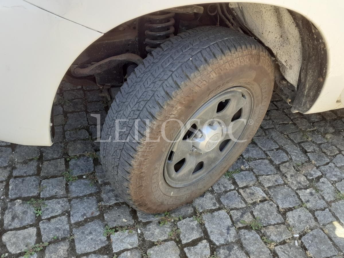 Toyota Hilux 2.5 D4D 4x4 · Ano 2013 — image 21