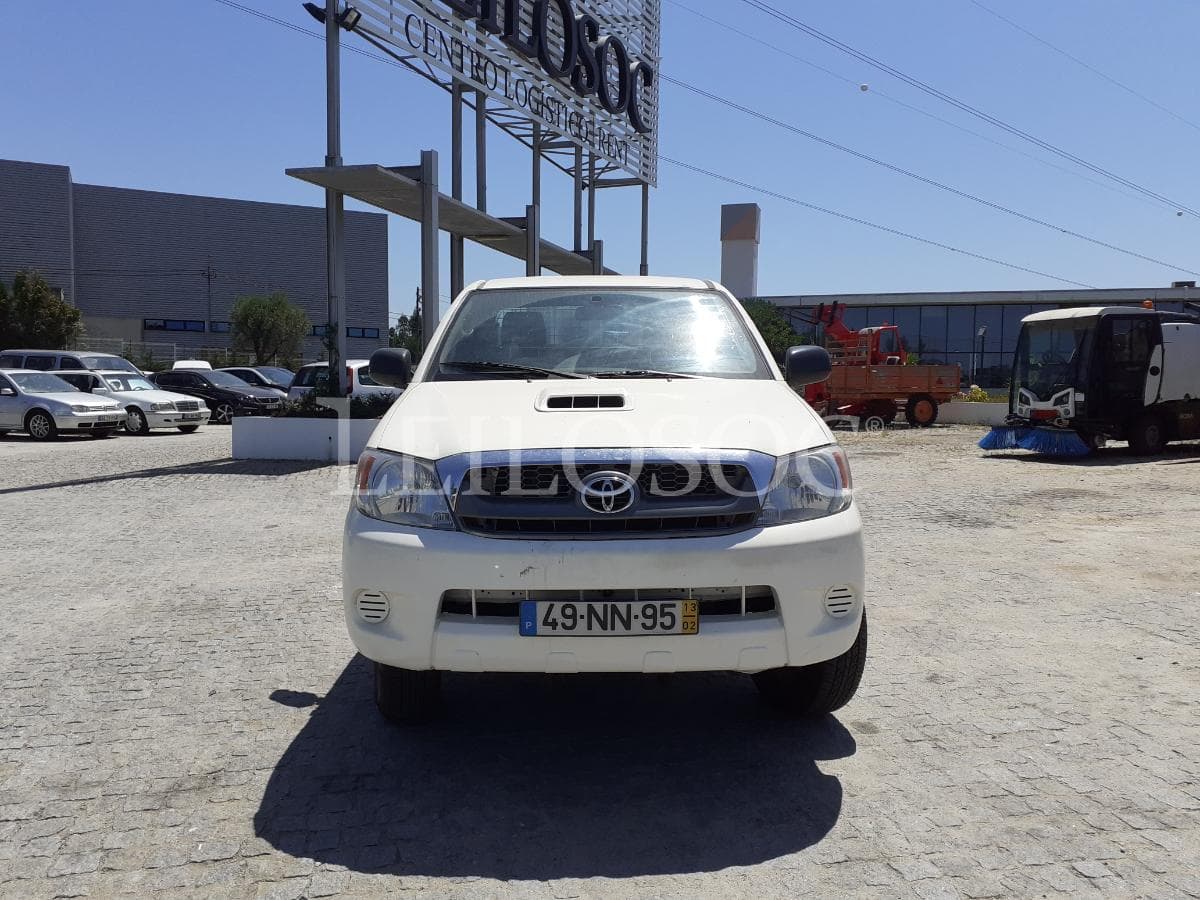 Toyota Hilux 2.5 D4D 4x4 · Ano 2013 — image 2