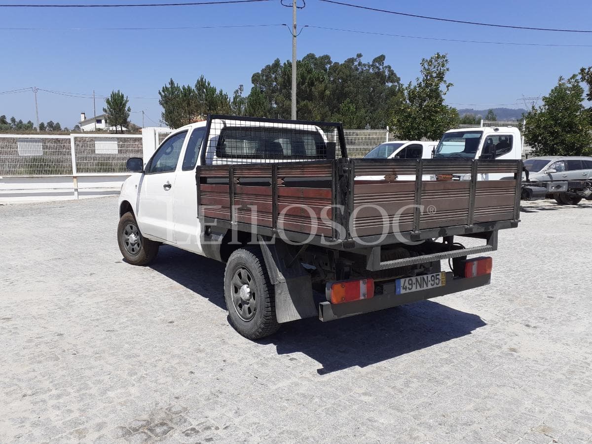 Toyota Hilux 2.5 D4D 4x4 · Ano 2013 — image 4