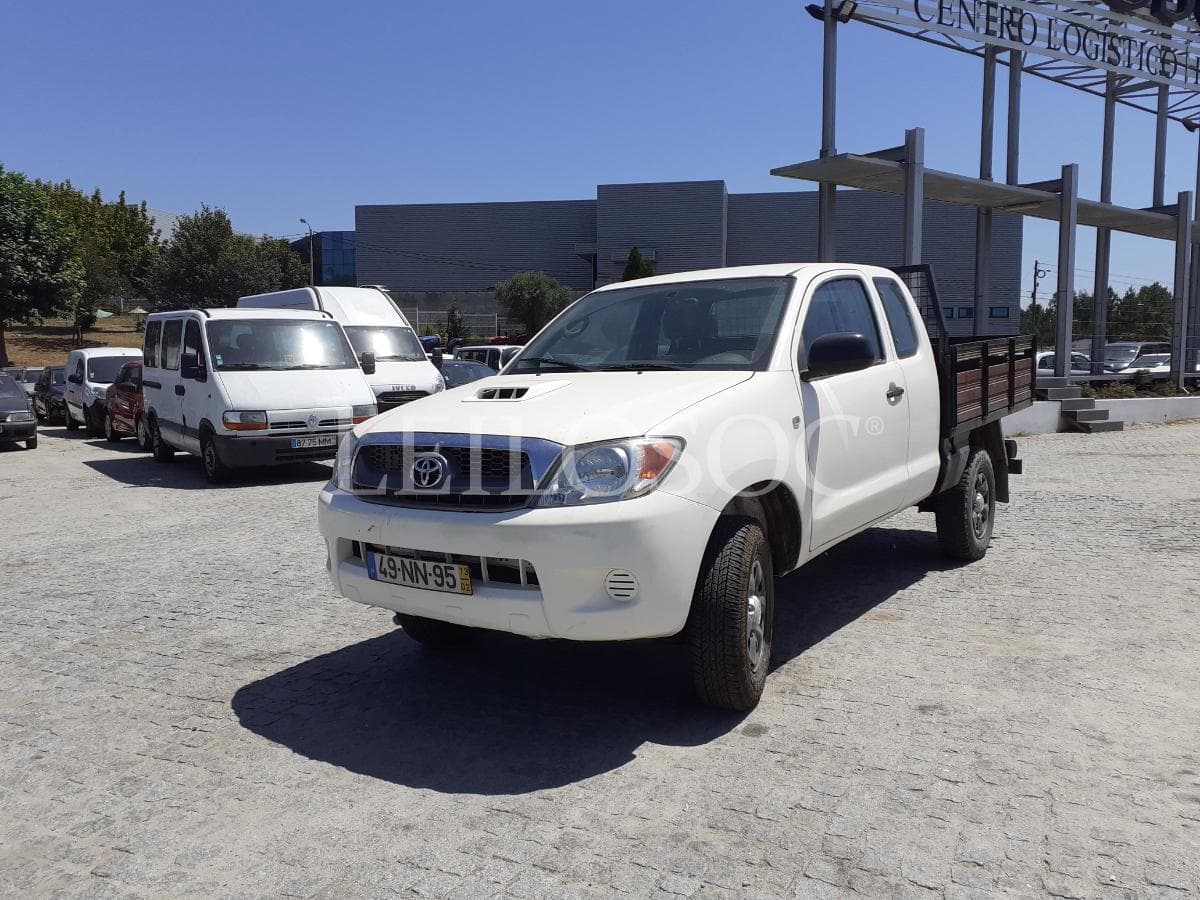 Toyota Hilux 2.5 D4D 4x4 · Ano 2013 — image 3