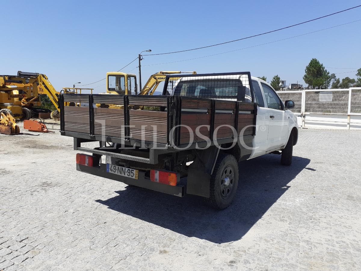 Toyota Hilux 2.5 D4D 4x4 · Ano 2013 — image 6