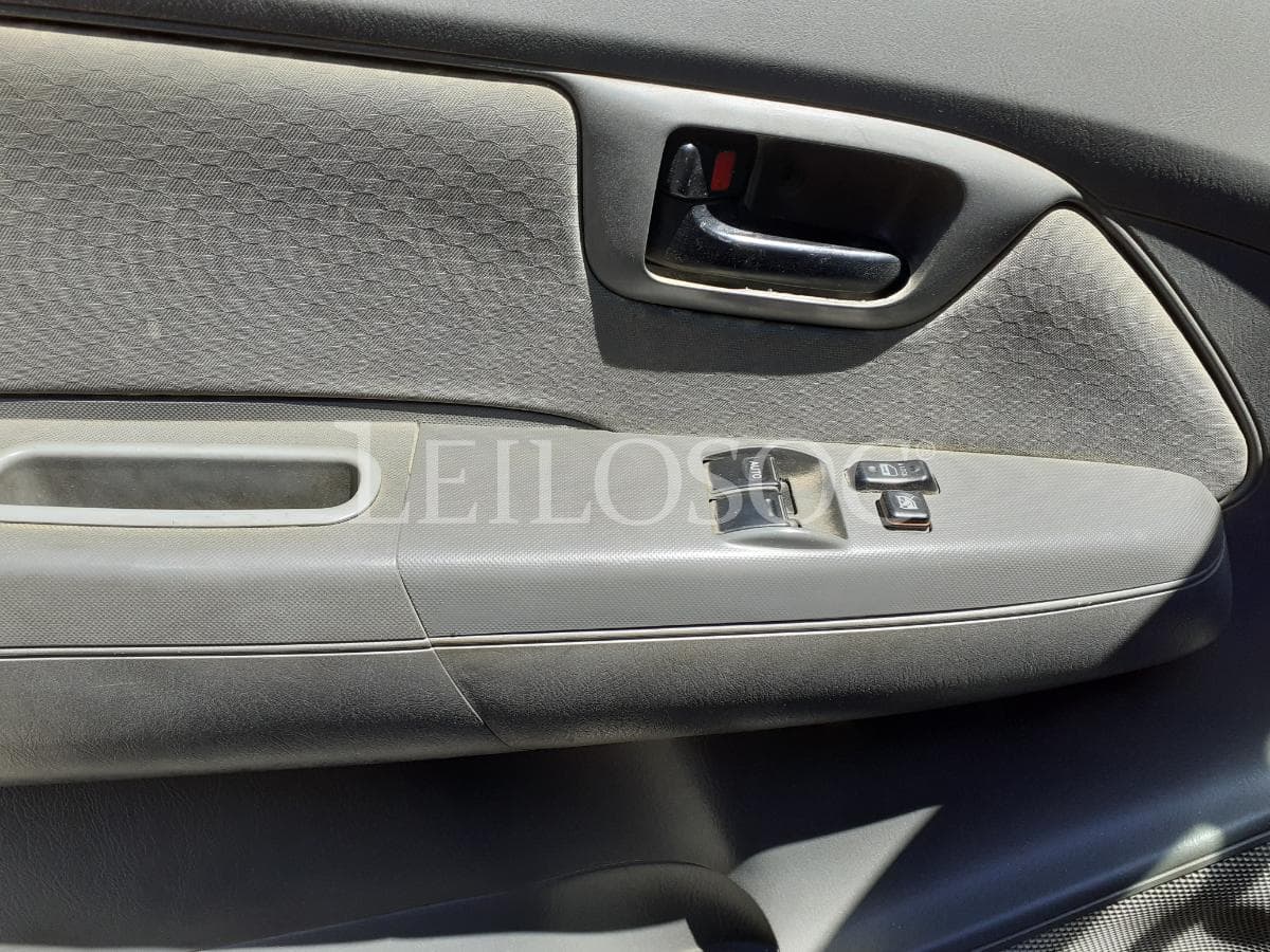Toyota Hilux 2.5 D4D 4x4 · Ano 2013 — image 18