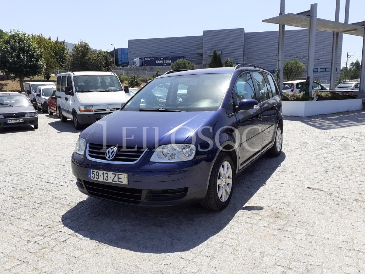 Volkswagen Touran 1.9 TDI · 7 Lugares · Ano 2004 — imagen 3