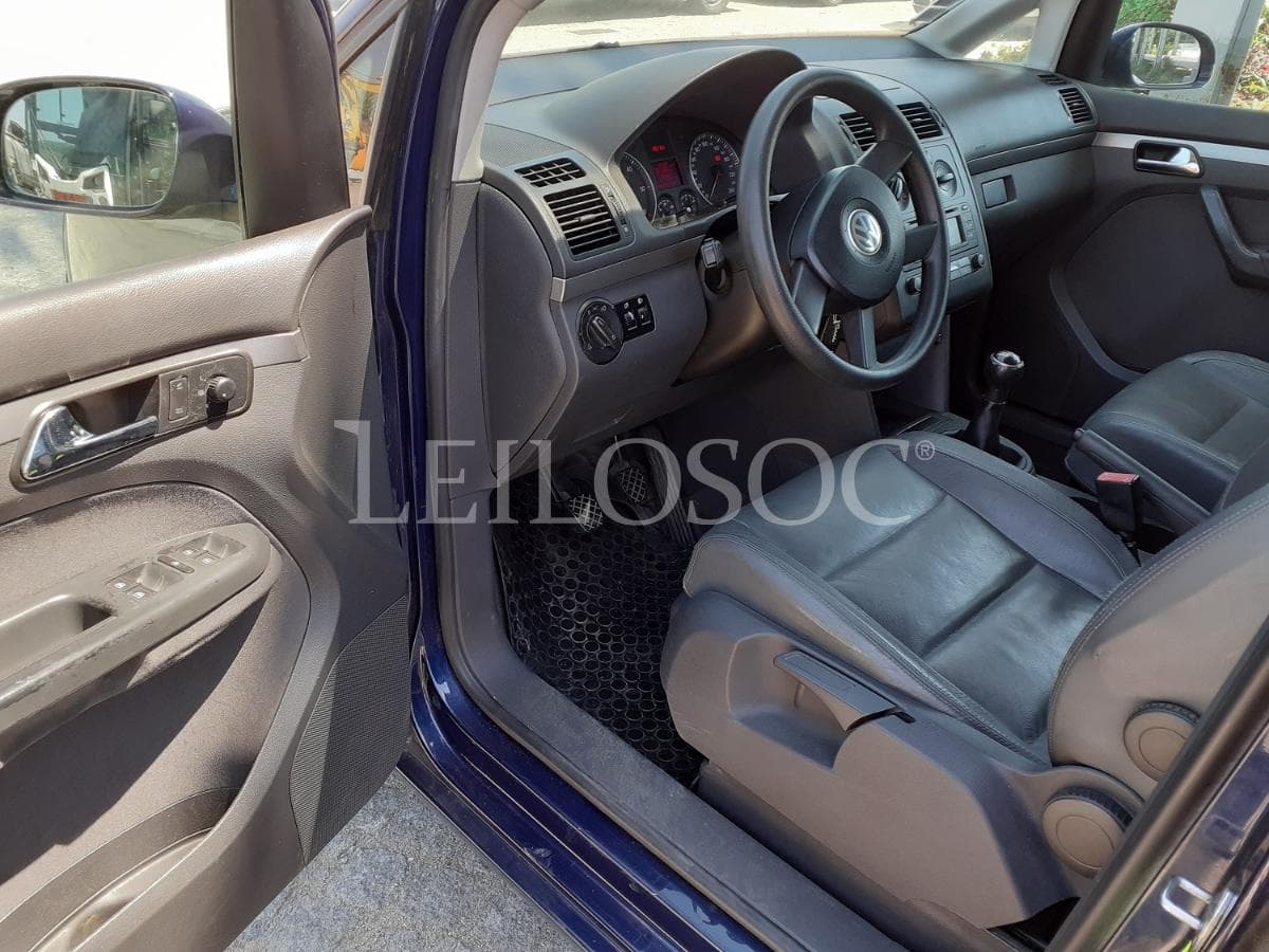 Volkswagen Touran 1.9 TDI · 7 Lugares · Ano 2004 — imagen 7
