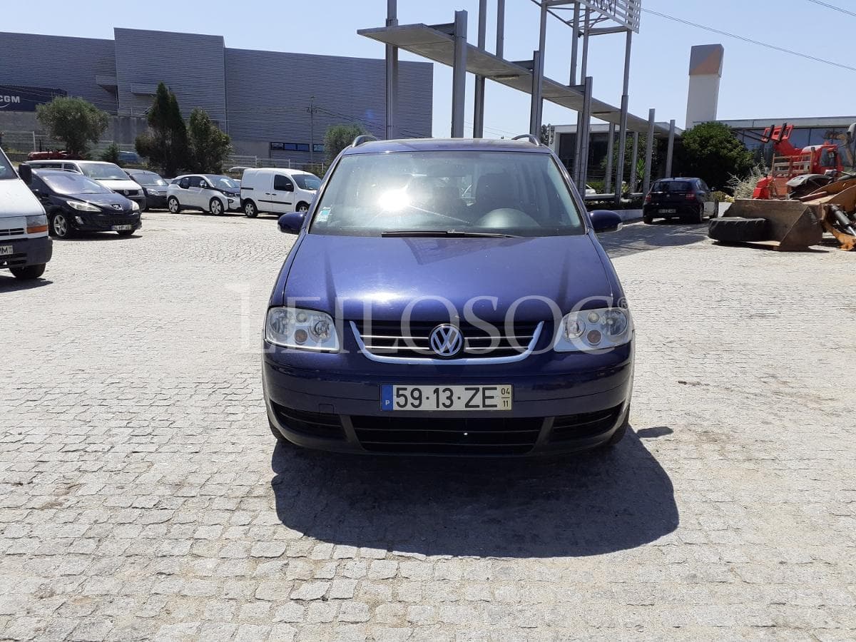 Volkswagen Touran 1.9 TDI · 7 Lugares · Ano 2004 — imagen 2
