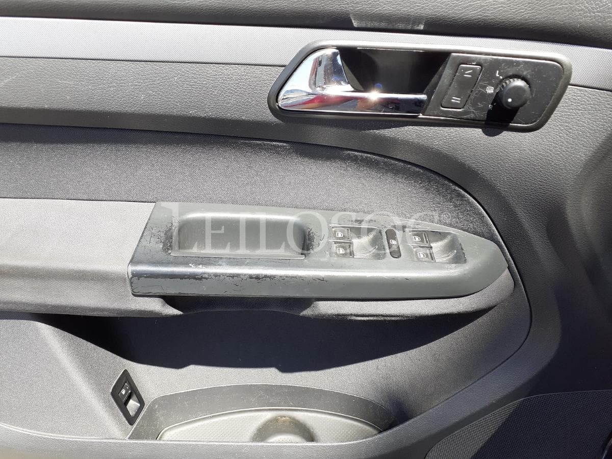 Volkswagen Touran 1.9 TDI · 7 Lugares · Ano 2004 — imagen 12