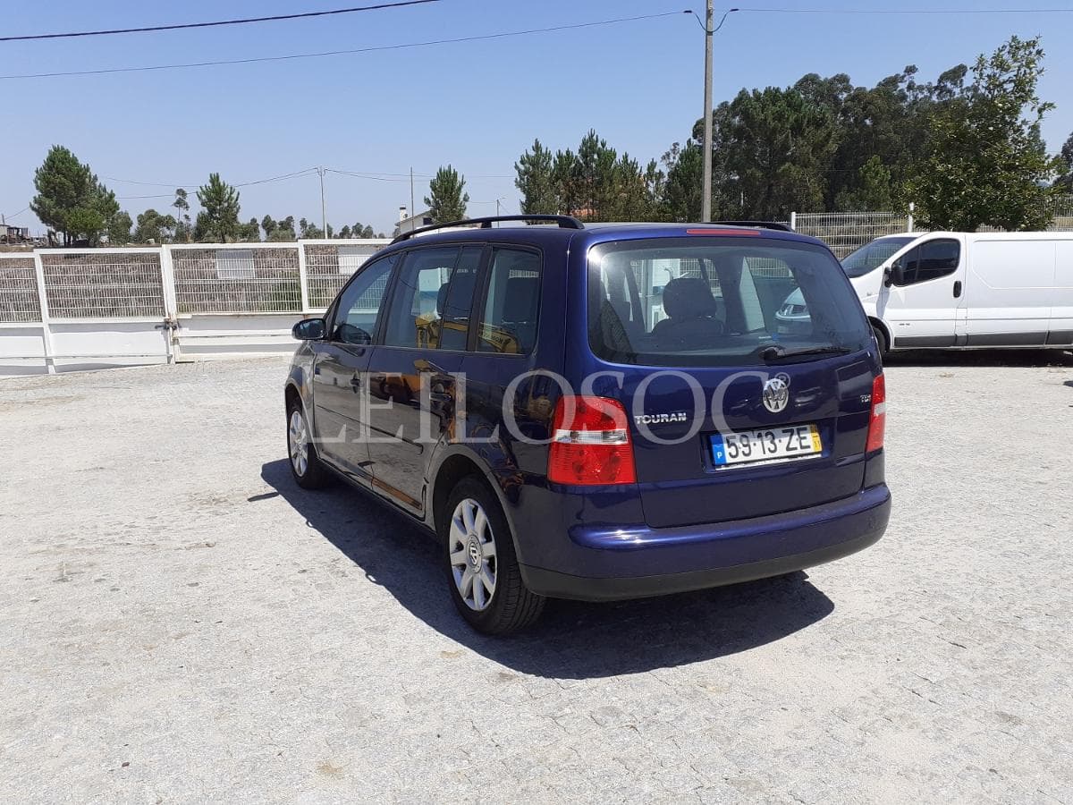 Volkswagen Touran 1.9 TDI · 7 Lugares · Ano 2004 — imagen 6