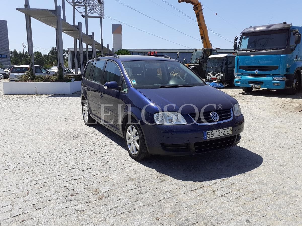 Volkswagen Touran 1.9 TDI · 7 Lugares · Ano 2004 — imagen 1