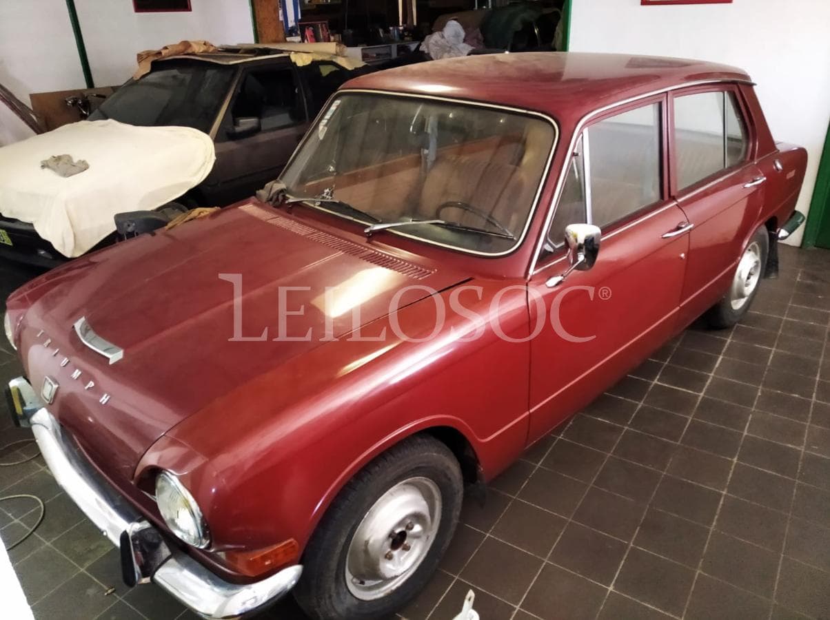 Triumph 1300 — image 2