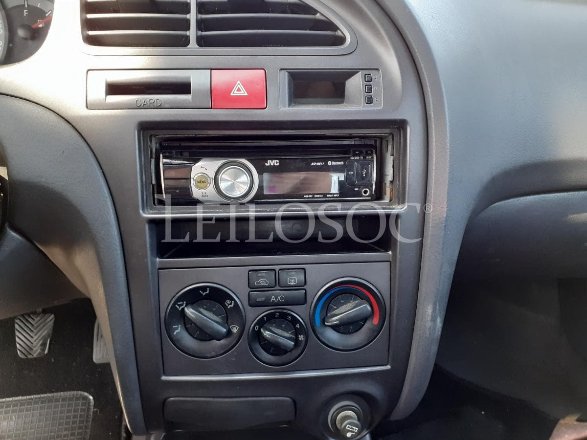 Hyundai Elantra 2.0 CRDI · Ano 2003 — imagen 13