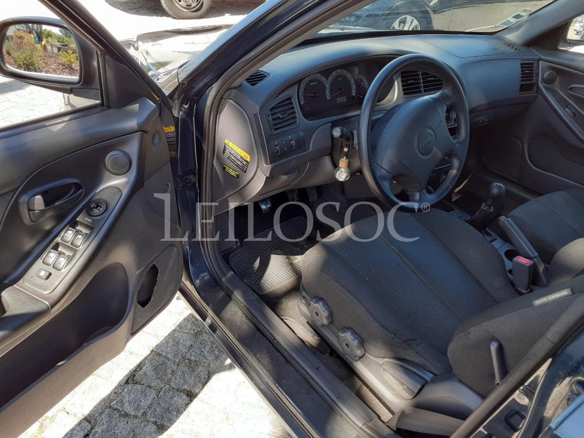 Hyundai Elantra 2.0 CRDI · Ano 2003 — imagen 9