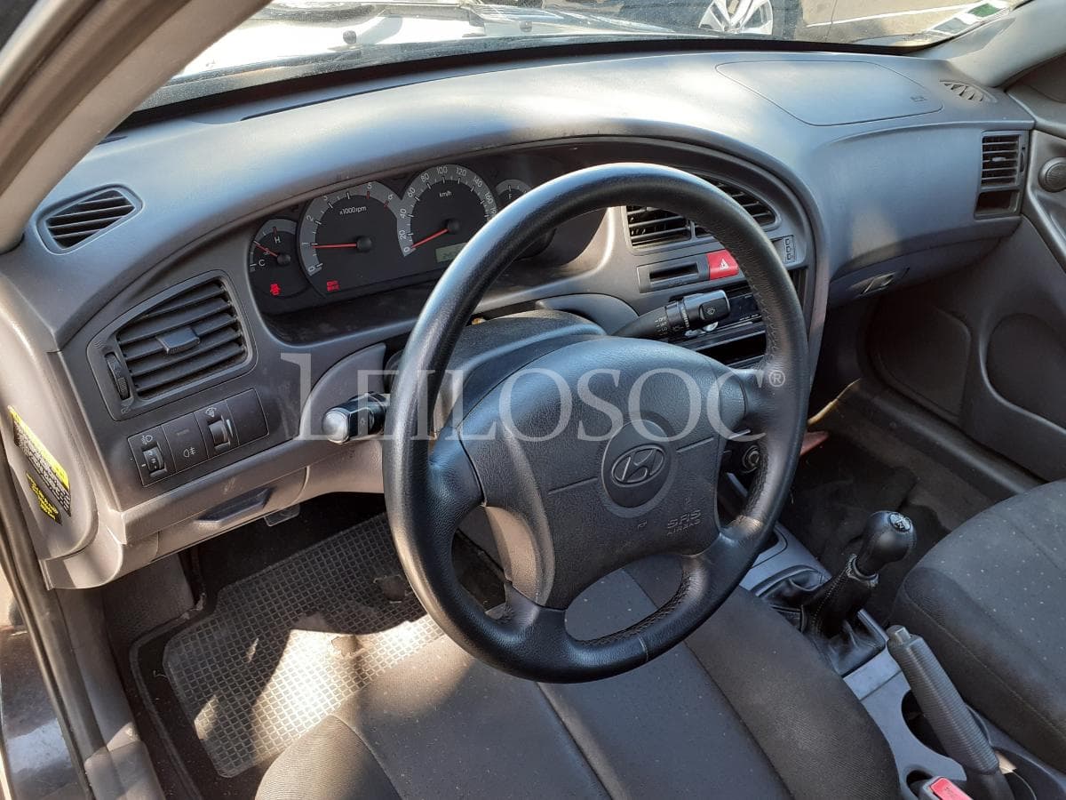 Hyundai Elantra 2.0 CRDI · Ano 2003 — imagen 14