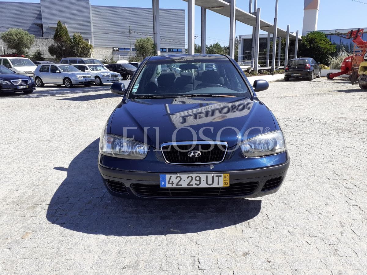 Hyundai Elantra 2.0 CRDI · Ano 2003 — imagen 2