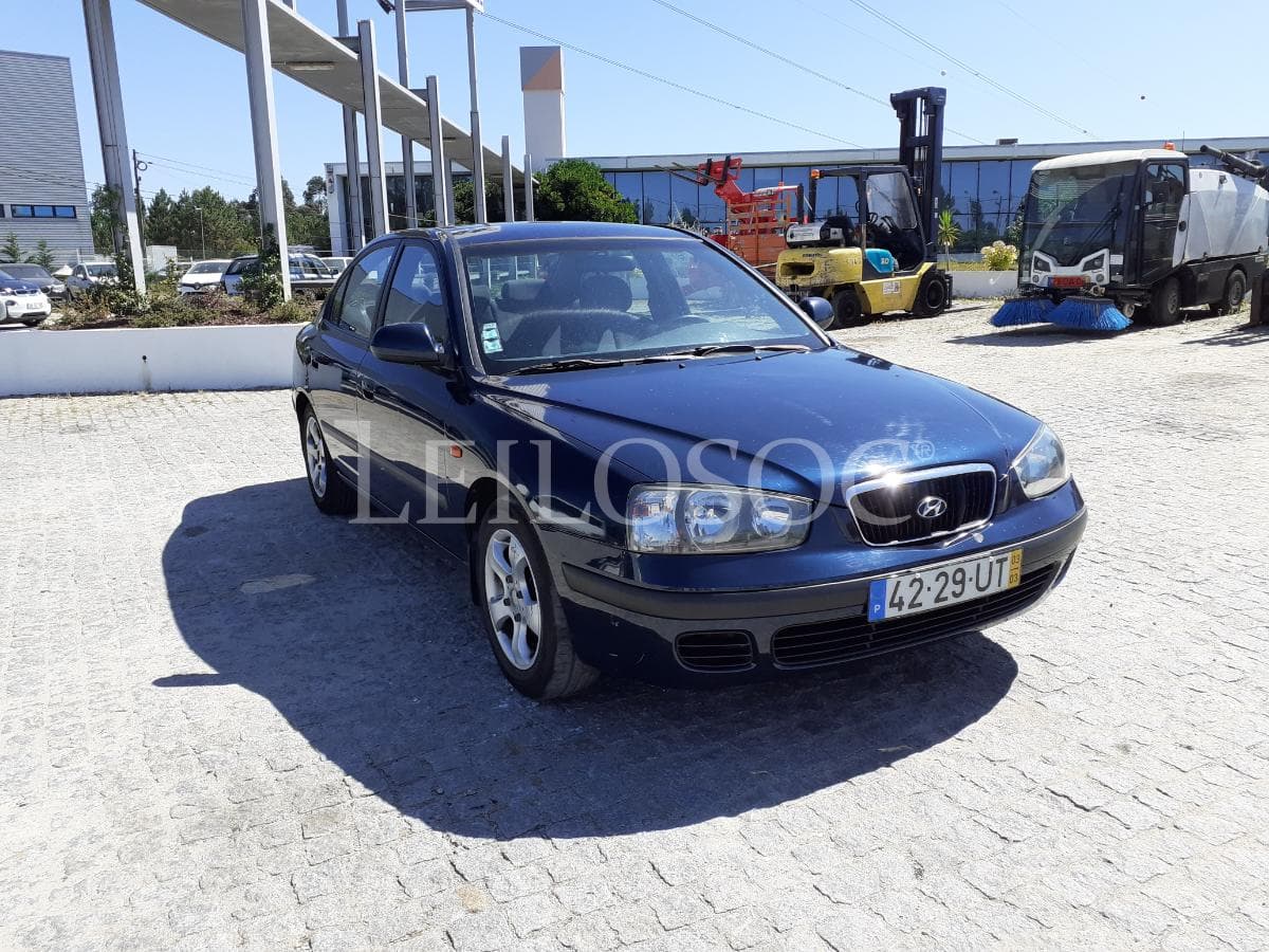 Hyundai Elantra 2.0 CRDI · Ano 2003