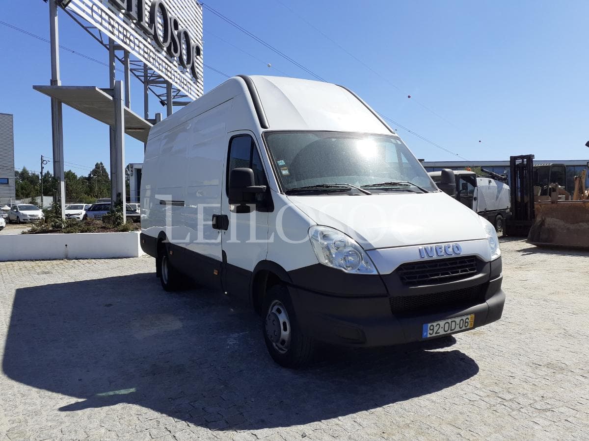 Iveco Daily 35C13 · Ano 2013 — image 1