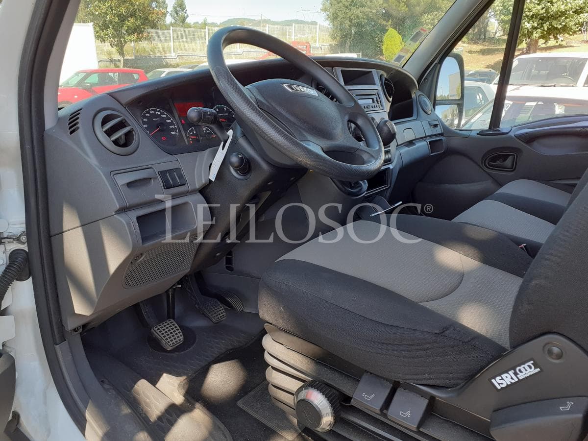 Iveco Daily 35C13 · Ano 2013 — image 9